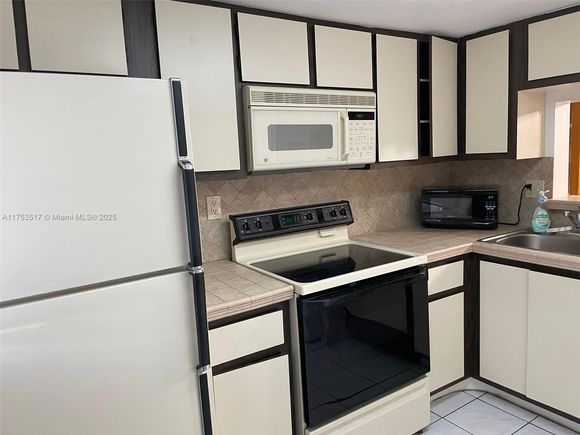 300 NW 107th Ave Unit 106
