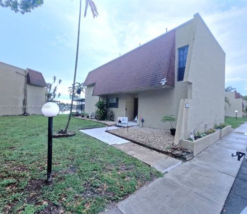 8920 Palm Tree Ln Unit 8920