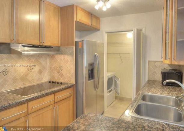 875 Riverside Dr Unit 713