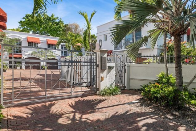 2905 Day Ave Unit 2A Miami, FL Condo Sold - Photo 1 of 36. Opens carousel modal