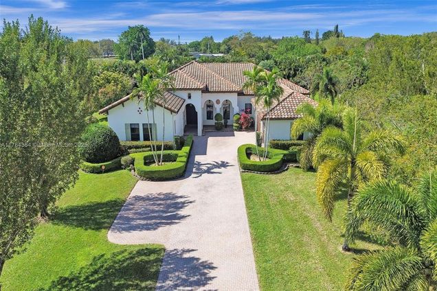 4455 Parkside Rd Davie, FL House Active - Photo 1 of 65. Opens carousel modal