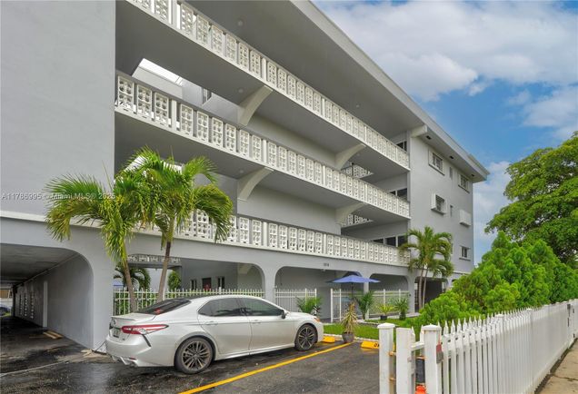 1818 Rodman St Unit 2E Hollywood, FL Condo Active - Photo 1 of 22. Opens carousel modal