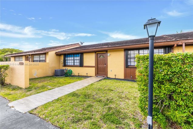 14712 SW 84th Ter Miami, FL Townhouse Contingent - Photo 1 of 33. Opens carousel modal