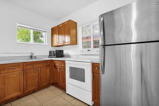 1960 SW 41st Ave Unit 6A Fort Lauderdale, FL Apartment Active - Photo 1 of 22. Opens carousel modal