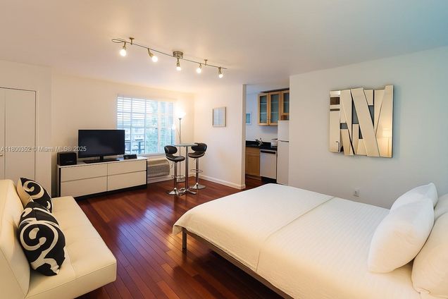 420 15th St Unit 106 Miami Beach, FL Condo Active - Photo 1 of 9. Opens carousel modal