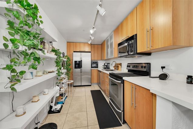 7501 E Treasure Dr Unit 4H North Bay Village, FL Condo Active - Photo 1 of 25. Opens carousel modal