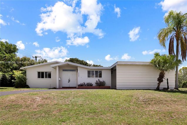 17535 SW 91st Ave Palmetto Bay, FL House Active - Photo 1 of 39. Opens carousel modal