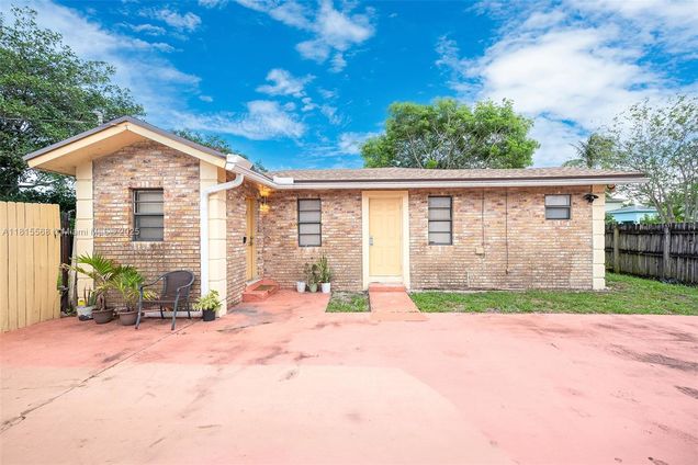 2420 NW 22nd Rd Unit 0 Fort Lauderdale, FL House Active - Photo 1 of 31. Opens carousel modal