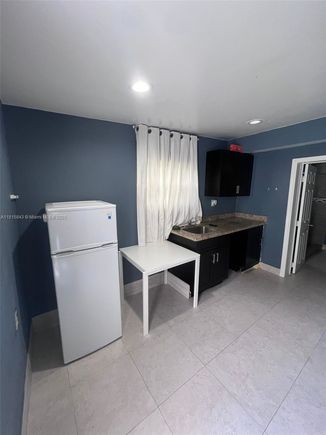 3101 SW 14th St Unit 3 Fort Lauderdale, FL Condo Active - Photo 1 of 8. Opens carousel modal