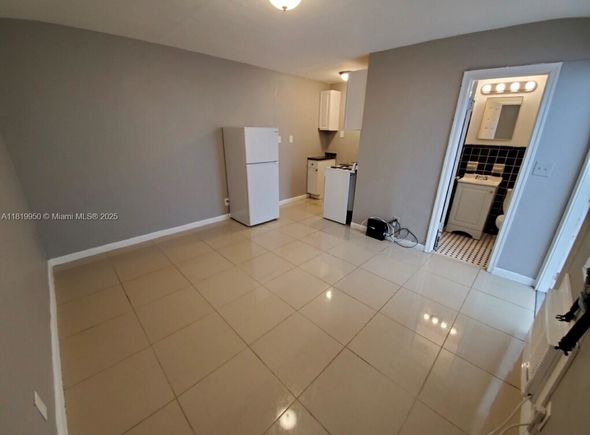 1719 Lincoln St Unit 1B All Utilities Included Hollywood, FL Multifamily Active - Photo 1 of 10. Opens carousel modal
