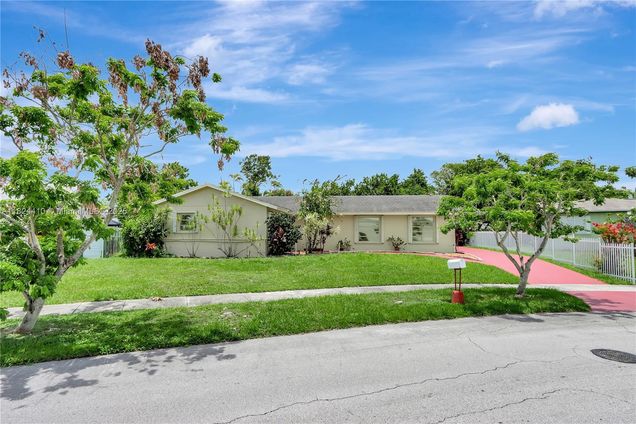 10730 SW 171st St Miami, FL House Active - Photo 1 of 15. Opens carousel modal
