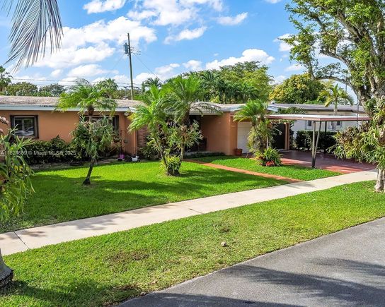9460 SW 53rd St Miami, FL House Active - Photo 1 of 30. Opens carousel modal