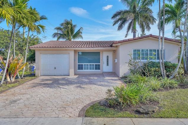 2005 N 36th Ave Hollywood, FL House Active - Photo 1 of 22. Opens carousel modal