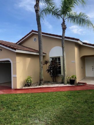 6132 NW 181st Terr Cir W Unit 6132 Hialeah, FL House Active - Photo 1 of 22. Opens carousel modal
