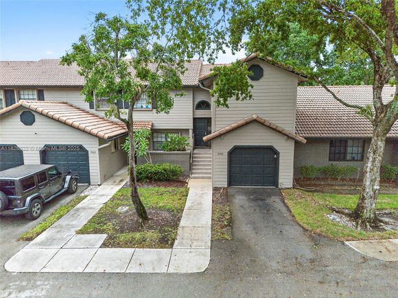 9086 Vineyard Lake Dr
