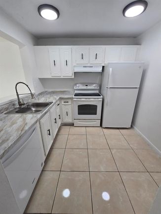 486 NW 165th St Rd Unit B-306