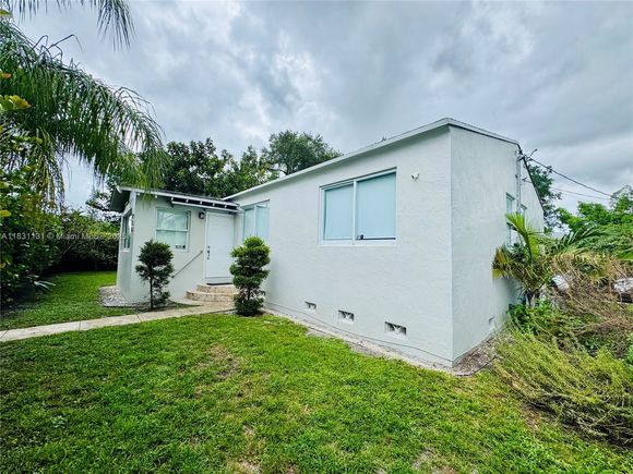 920 N 26th Ave Unit 0 Hollywood, FL House Active - Photo 1 of 26. Opens carousel modal