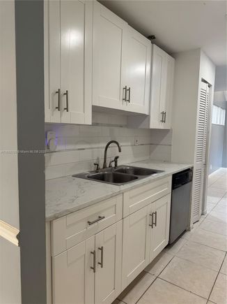834 NW 81st Way Unit 8 Plantation, FL Condo Active - Photo 1 of 29. Opens carousel modal