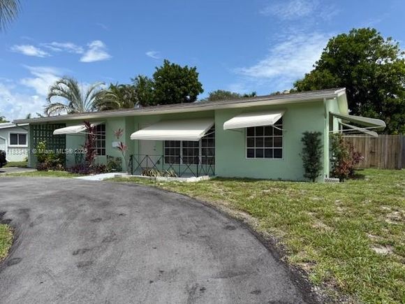 917 SE 15th Ct Deerfield Beach, FL House Active - Photo 1 of 19. Opens carousel modal