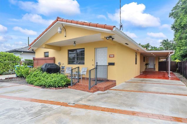 6534 SW 27th St Miami, FL House Active - Photo 1 of 41. Opens carousel modal