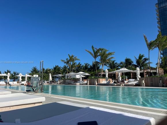 2301 Collins Ave Unit 415