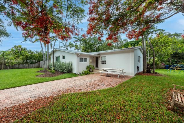 6520 SW 76th St South Miami, FL House Active - Photo 1 of 35. Opens carousel modal