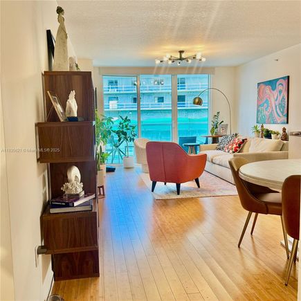31 SE 5th St Unit 1708 Miami, FL Condo Active - Photo 1 of 10. Opens carousel modal