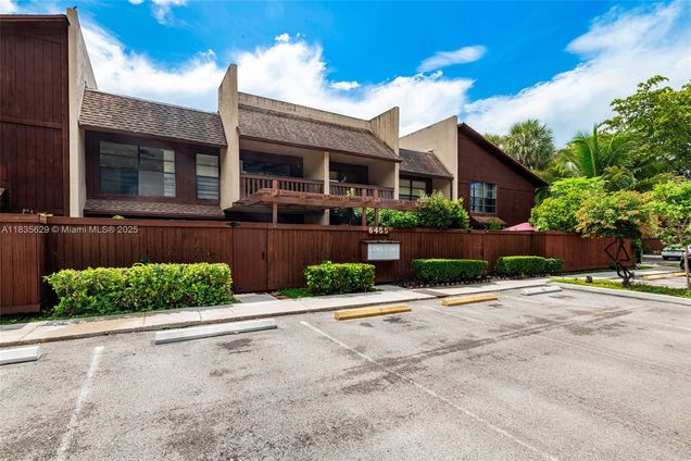 6455 Sw SW 116th Pl Unit C Miami, FL Condo Active - Photo 1 of 32. Opens carousel modal