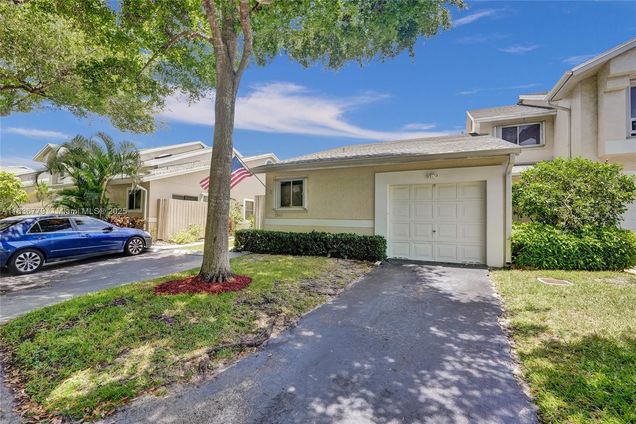 2083 E Discovery Cir E Deerfield Beach, FL House Active - Photo 1 of 72. Opens carousel modal