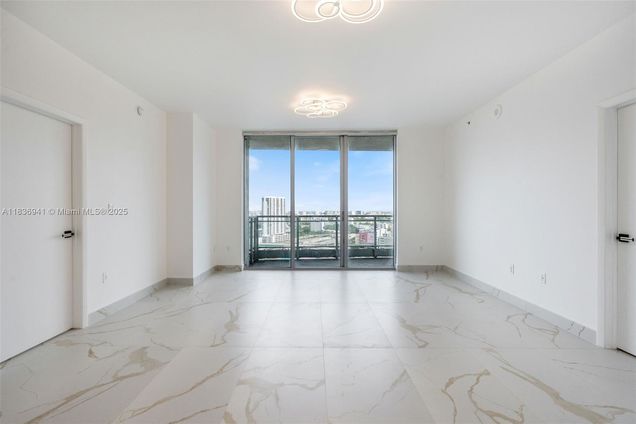 90 SW 3rd St Unit 2506