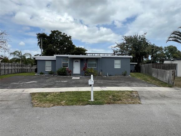 1885 NE 53rd St Pompano Beach, FL House Active - Photo 1 of 24. Opens carousel modal