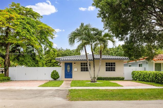3240 SW 69th Ave Miami, FL House Active - Photo 1 of 32. Opens carousel modal
