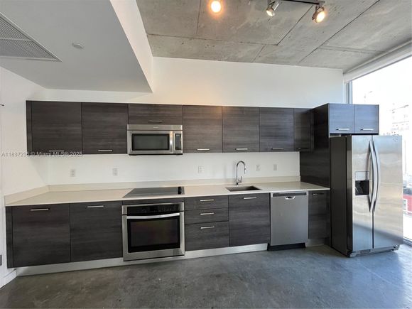 151 SE 1st St Unit 902