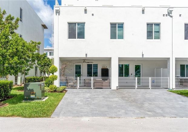 6421 NW 102nd Path Unit 104