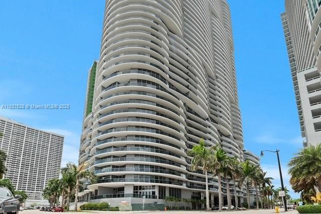 488 NE 18th St. Unit 715