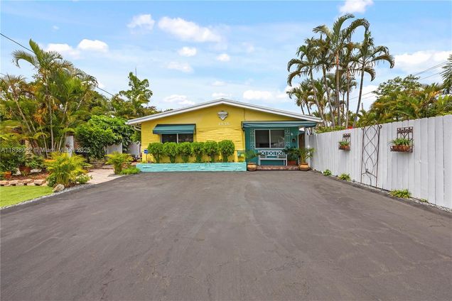 1535 NE 5th Ter Fort Lauderdale, FL Multifamily Active - Photo 1 of 40. Opens carousel modal