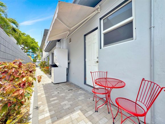 320 Hendricks Isle Unit 4 Fort Lauderdale, FL Apartment Active - Photo 1 of 6. Opens carousel modal