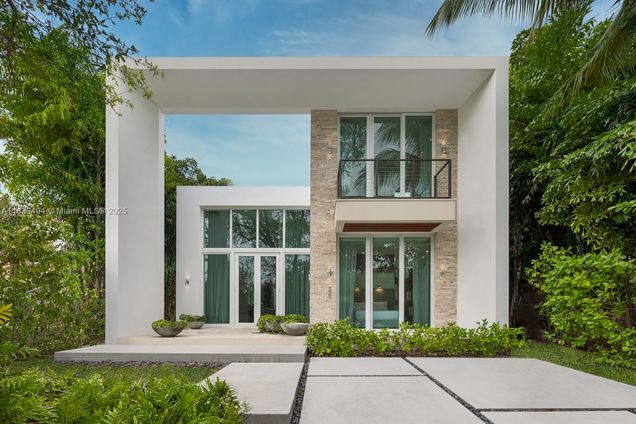 335 W 46th St