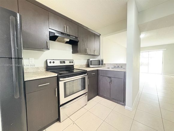 95 NE 41st St Unit L166 Oakland Park, FL Apartment Active - Photo 1 of 17. Opens carousel modal