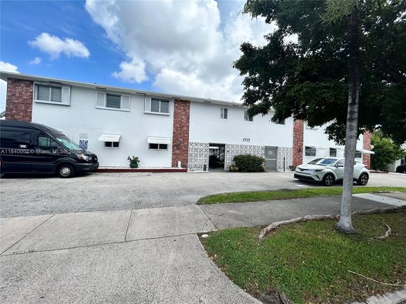 1717 Rodman St Unit 15