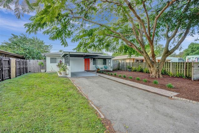 1605 NW 7th Ter