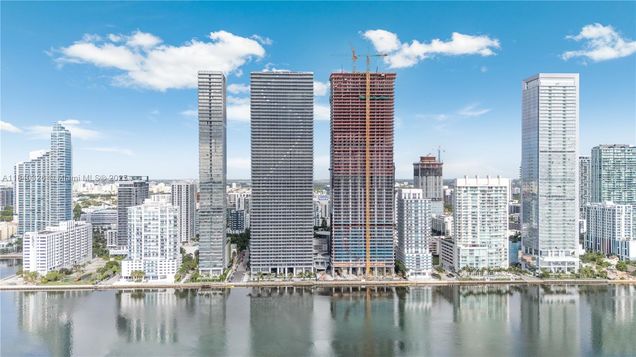 700 NE 24 Street Unit 4203