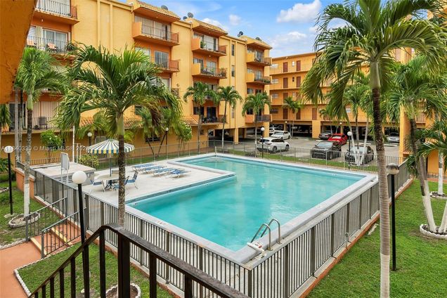 1900 W 54th St Unit 101