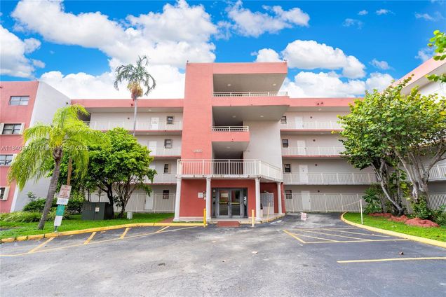 8425 NW 8th St Unit 304