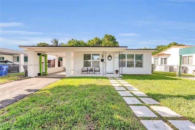2851 Washington St Hollywood, FL House Active - Photo 1 of 29. Opens carousel modal