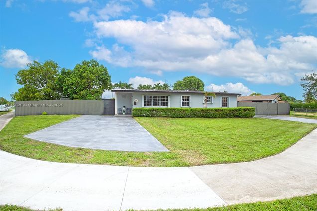 5001 SW 113th Ct Miami, FL House Active - Photo 1 of 38. Opens carousel modal