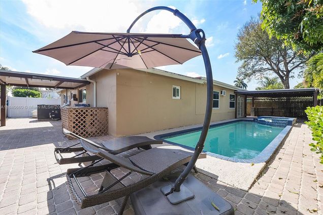 4980 SW 8th Ct