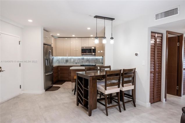 7150 Indian Creek Dr Unit 206