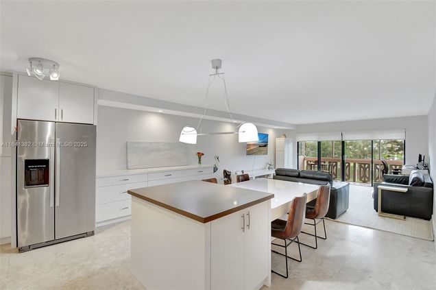 800 NE 195th St Unit 212