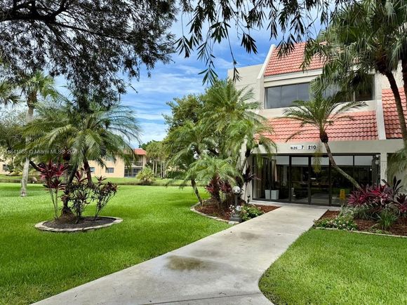 210 Lakeview Dr Unit 102